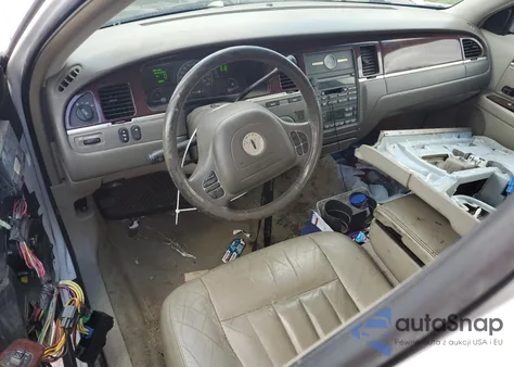 2004 Lincoln Town Car Executive from USA, damaged, VIN 1LNHM81W84Y634698